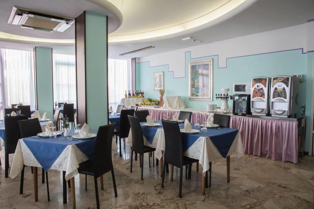 Hotel Mirage Bellaria-Igea Marina Buitenkant foto
